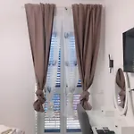 98 House -no Elevator In The Center