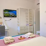 Homestay 98 House -no Elevator In The Center